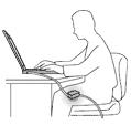 Skydda dig mot den värme som nätadaptern alstrar. När nätadaptern är ansluten till ett vägguttag och till datorn blir adaptern varm.
