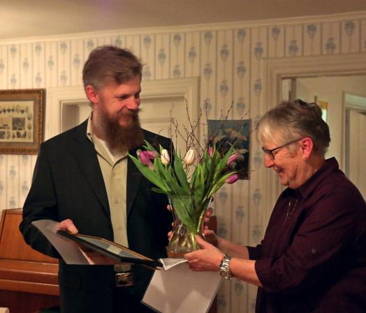 Själv blev jag mest överraskad och förvånad, tänk att få ta emot utmärkelsen Årets Dingtunabo 2017.
