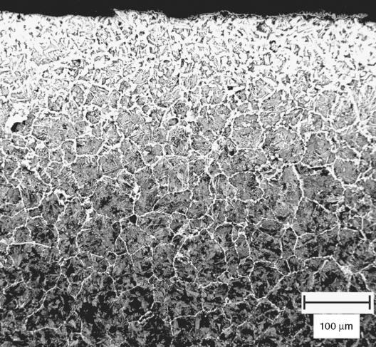 Teoretiskt ramverk Figur 18: Bild av avkolad stålyta från ASM. [2] Förzinkning En plåt av stål och järn är vanligtvis utsatt för oxidation och behöver därför ett korrosionsmotstånd för att inte rosta.