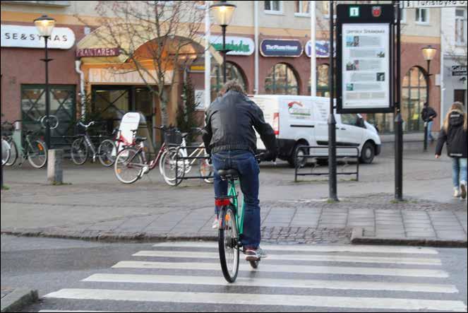 18 / Cykelplan för Strängnäs kommun på en trottoar eller övergångsställe på grund av att det inte finns ett bra alternativ.