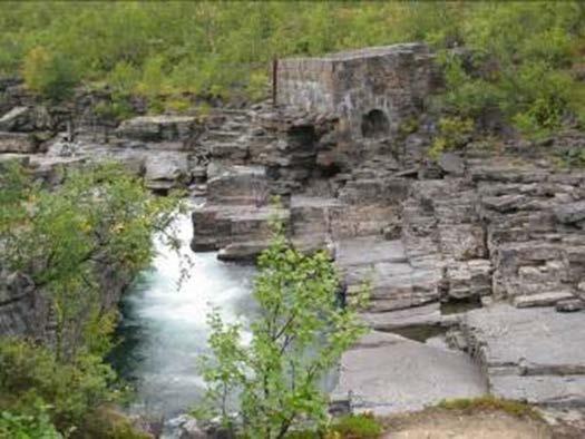 Områdets historia Förhistoriska spår Lämningar i form av bl.a. avfallsmaterial från redskapstillverkningen, skrapor och skörbrända stenar visar att området nyttjats av förhistoriens jakt- och fångstfolk för fiske och fångst.