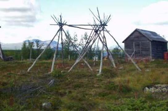 Vuoskojaure Kommun Kiruna Beskrivning Motiv för urval Skydd Tillgänglighet Vid denna sjö fanns bosättningar redan under stenåldern, vilket boplatsindikationer som skörbränd sten och avfall från
