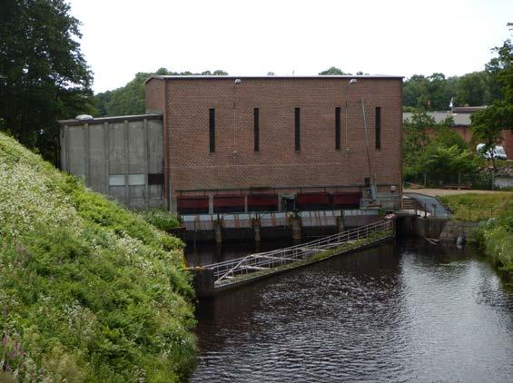 Åtgärdsförslag Slottsmöllan Teknisk data Byggnadsår: 1940 Turbintyp: Kaplan Antal aggregat: 2 Fallhöjd: Effekt: 2,7 m 1,2 MW Normal årsproduktion: 6-7 GWh Ägare: Slottsmöllans fastighet AB