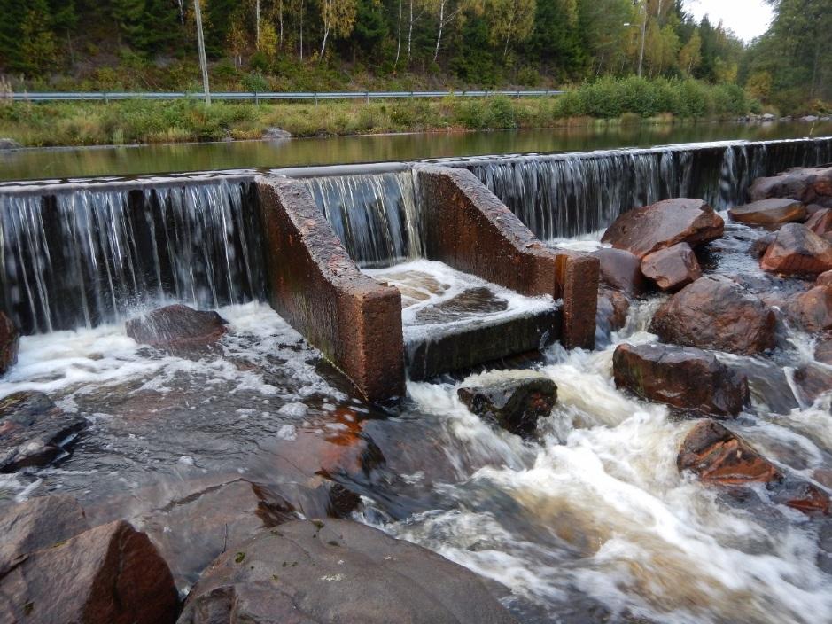Västerån Kinnareds nedre kraftverk Teknisk data Byggnadsår: 1999 Turbintyp: Semikaplan Antal aggregat: 1 Fallhöjd: Effekt: 6,8 m 0,3 MW Normal årsproduktion: 1,4 GWh Ägare: Fröslida kraft AB (Källa:
