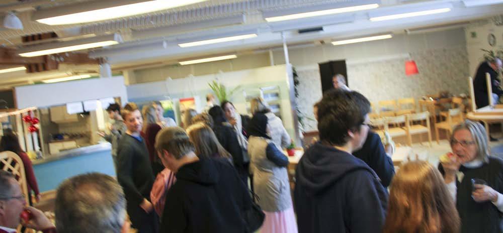 Kollektivtrafik och infrastruktur Kollektivtrafik och infrastruktur Öckerö seglande gymnasieskola i Öckerö Ungdomarna tyckte att förslaget att bygga en bro till Öckerö är bra.