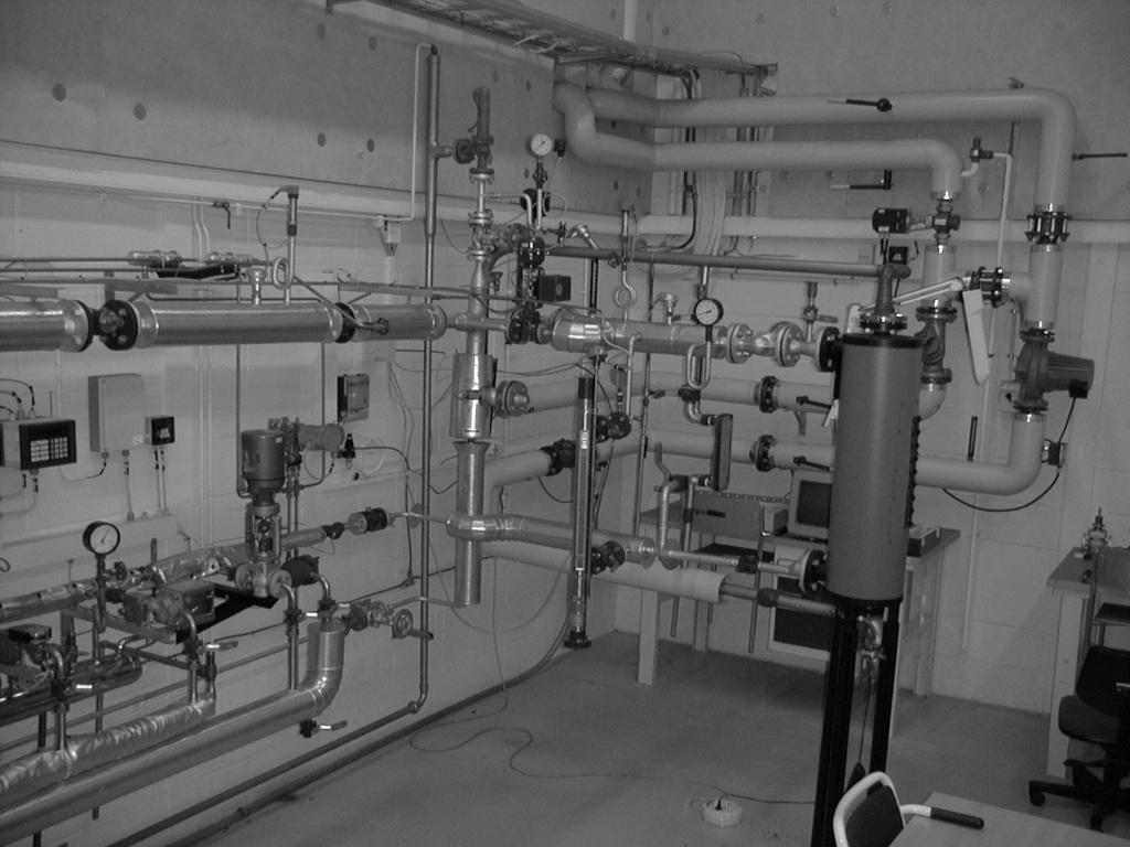 Med en reducerventil kan ångtrycket i ångriggen justeras till en för ändamålet lämplig nivå. På kondensat returen finns ett flashkärl av glas och möjlighet att mäta kondensatflödet.
