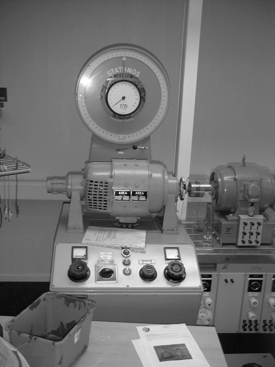 7(8) Fasning av synkronmaskin 2 kva synkronmotor med fasutrustning finns att använda till
