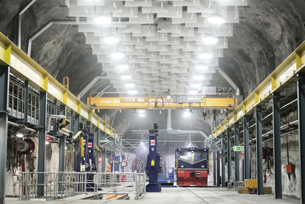Fortsättning, tabell 8. År Total mängd bruten malm och gråberg Gråberg Anrikningsmalm Direkt användbar styckemalm och mull 1000 ton 1000 ton % av kol. 2 1000 ton % av kol. 2 1 000 ton % av kol.