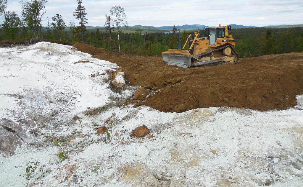 Gruvavfall Mining waste Restmaterial från gruvdrift eller gruvavfall inkluderar allt restmaterial som genereras vid utvinning av malm i gruvor och den följande anrikningen av malmen till ett