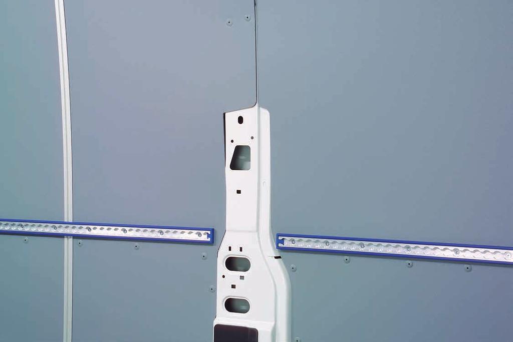 Oavsett om du bestämmer dig för det 12 mm tjocka exremt halkfria och slitstarka golvet Soboflex, eller för det prisvärda 9 mm tjocka skyddsgolvet Sobogrip vi kan alltid garantera Sortimo-kvalitet.