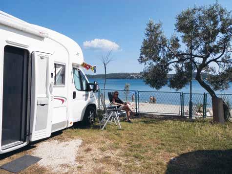 Vi besökte detta år ytterligare två campingar i Kroatien nämligen dessa: Efter 8 dygn flyttade vi oss längs kusten på väg 8 i c:a 16 mil söderut till utkanten av orten Trogir och camping Seget.