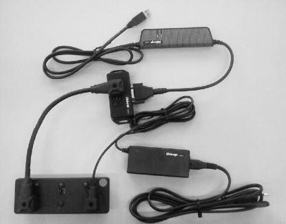 Endast DA-modul/DA-moduler Anslut CAN/USB-enheten till en CAN-kontakt på en DA-modul.