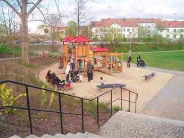 stadsdelarnas grönområden byggdes i den branta sluttningen. I samband med upprustningen har vegetationen gallrats, perenner planterats och vattenanläggningen, belysningen och gångvägarna renoverats.