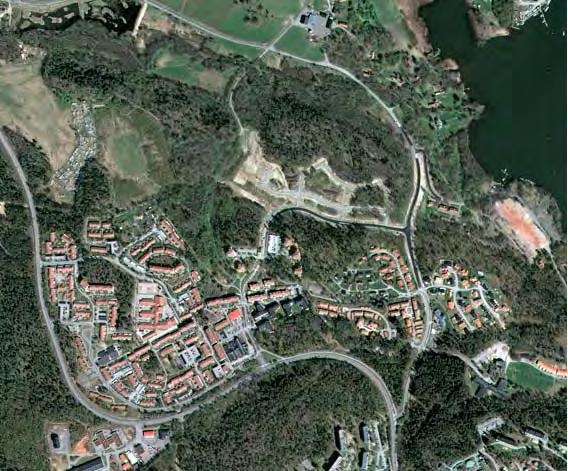 Kaxberg Lina naturreservat Lina gård Murverket Centrum parken Ronnaskogen LINAS CENTrumparK - närpark Parken bakom Lina Centrum består av en sparad höjd med naturmark och berg-i-dagen, en lekplats