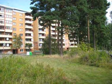 I väster gränsar Ronna till ett större skogsområde som utnyttjas för friluftsliv och rekreation, där även Täljeleden har en av sina entréer.