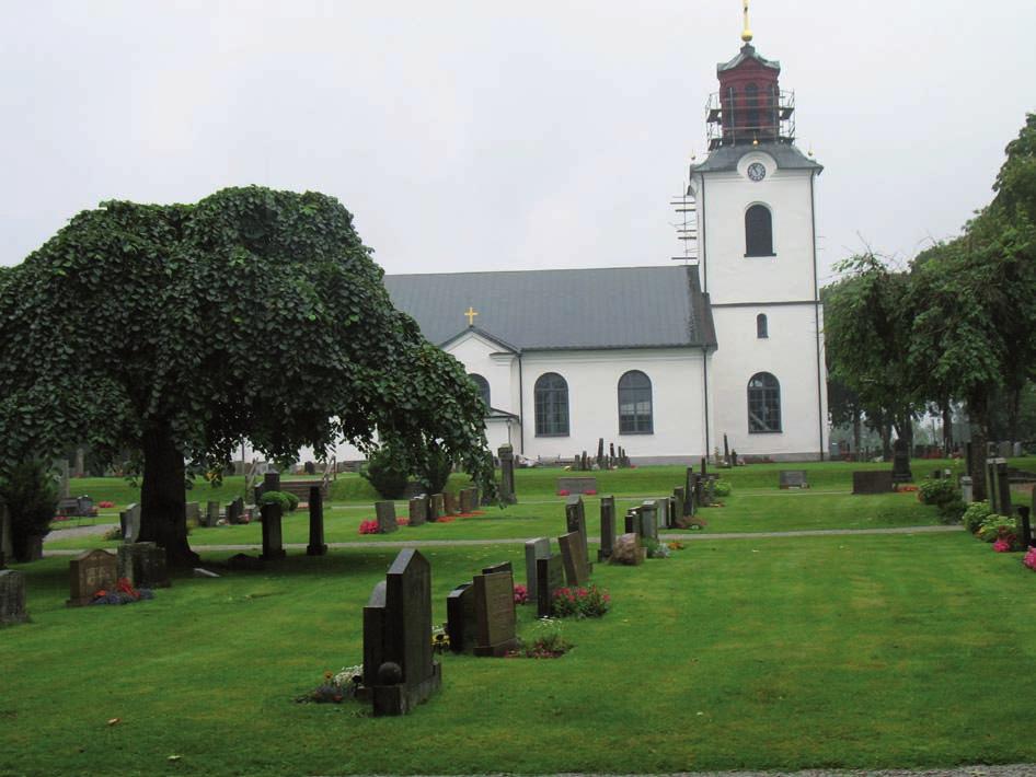 Traryds kyrkogård Kyrka och kyrkomiljö Kyrkan uppfördes 1859-60 av byggmästaren Gustav Ljung efter ritning av Johan Adolf Hawerman. Invigningen skedde den 28 juli 1862.