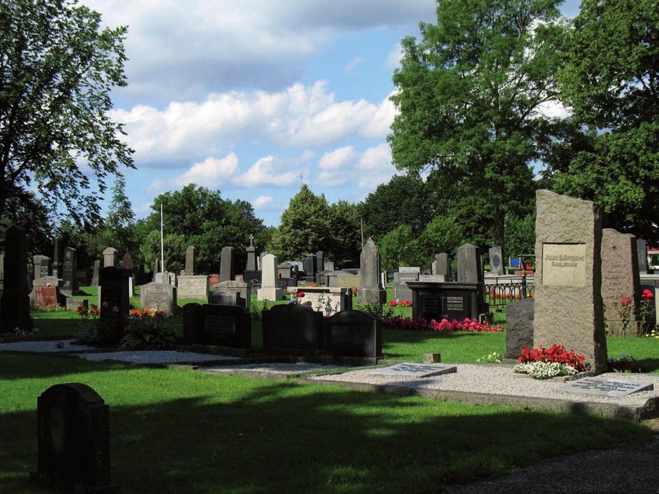 Beskrivning av enskilda kvarter Gamla kyrkogården Allmän karaktär Gamla kyrkogården är den äldsta delen på kyrkogården. Här stod den gamla medeltida kyrkan som revs 1859.