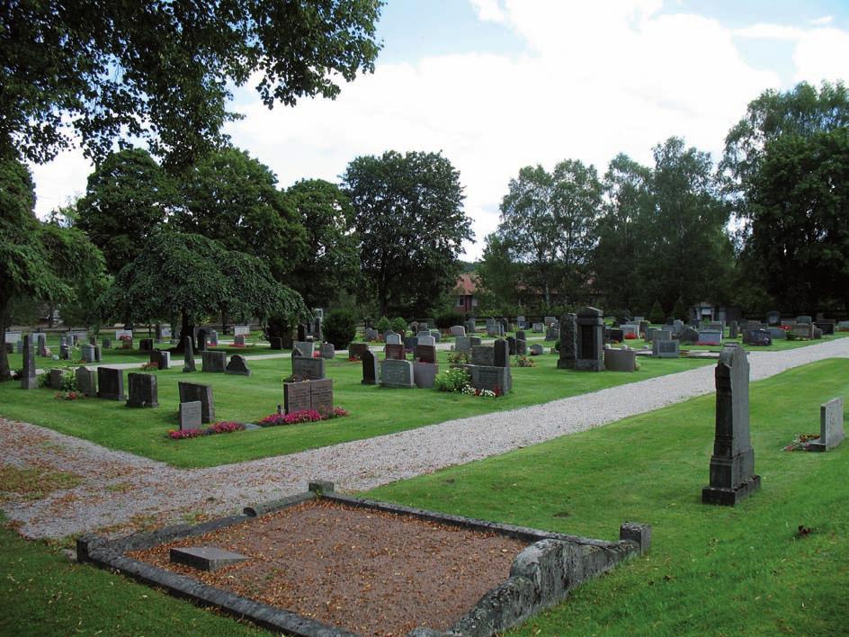 Norra kyrkogården Allmän karaktär Norra kyrkogården som troligtvis tillkom omkring 1900, ligger norr om mellersta kyrkogården, ligger på en lägre nivå än den gamla och mellersta kyrkogården.
