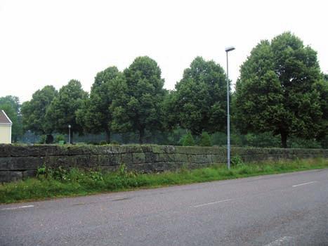 Den västra kyrkogårdsdelen består av fyra separata delar, Västra kyrkogården, Urnlunden, Skanskyrkogården och Nya kyrkogården. De kommer att beskrivas under varje kyrkogårdsdel.