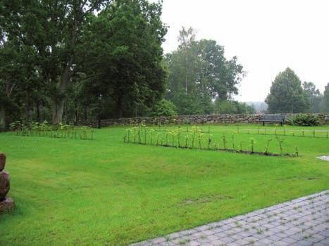 Kistgravdelen kallas Ekängen, medan minneslunden, asklunden och urnlunden kallas Eklunden.