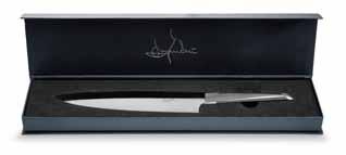 GÅVA NR 25 Japansk kockkniv, blad 18 cm brödkniv, blad 25 cm kockkniv, blad 20 cm proffsknivar Levereras i en exklusiv presentkartong.