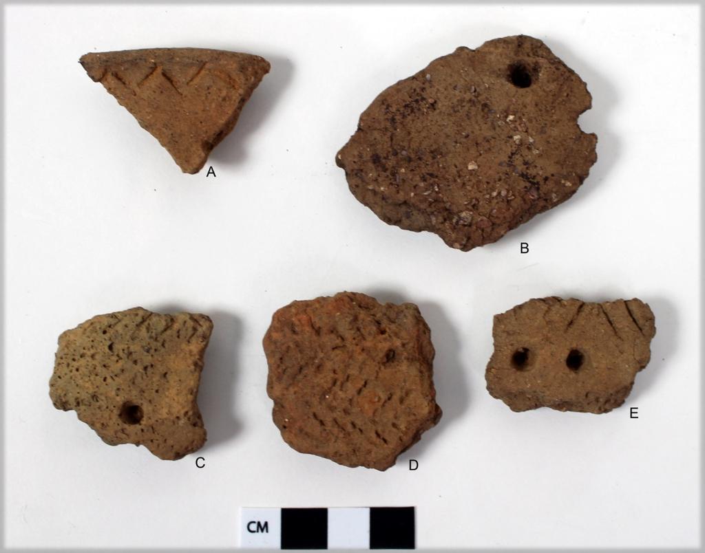 Fig. 1. Exempel på gropkeramik från Solstad. A) F21 B) F34 C) F48 D) F50 E) F53.