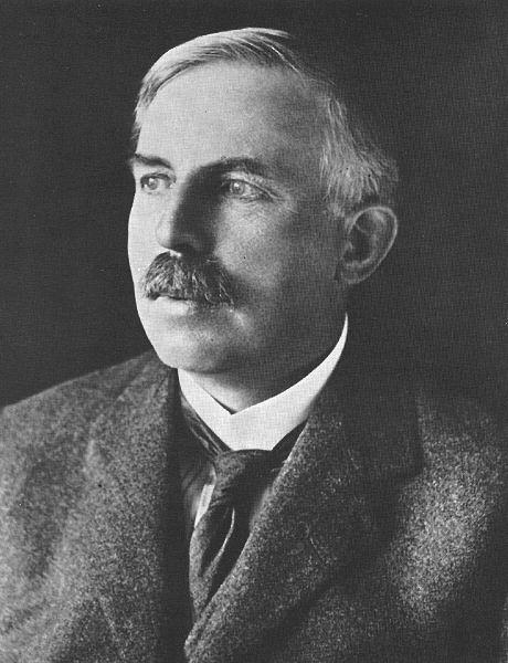 Ernest Rutherford Radium ger Radon 222 vilken i sin tur avger alpha.