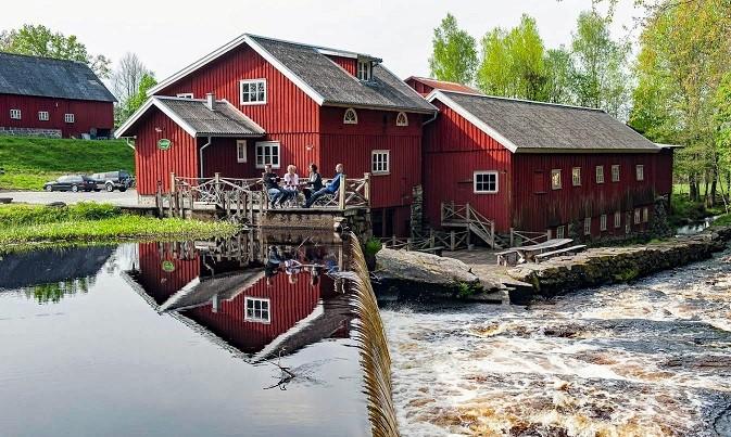 Från Göteborg kommer det att avgå ett par hyrda minibussar och i övrigt samåker vi med varandra i möjligaste mån.