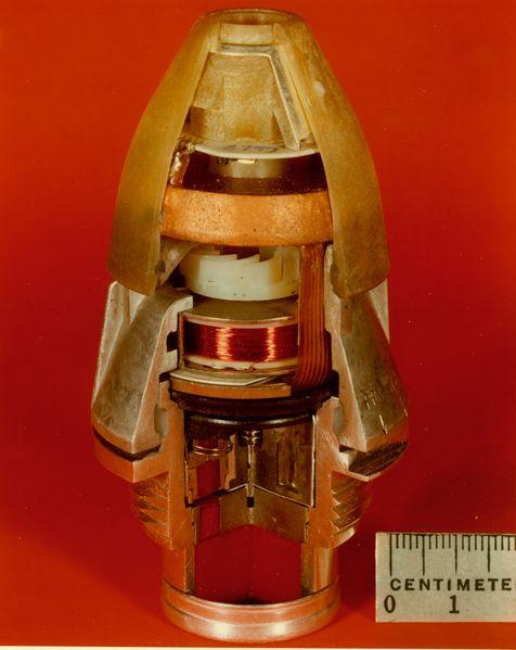 GPS-styrd 81 mm sprängvinggranat från BAE Precisionsstyrning BAE har, i samarbete med General Dynamics, utvecklat en 81 mm GPS-styrd sprängvinggranat som betecknas RCGM Roll Controlled Guided Mortar.