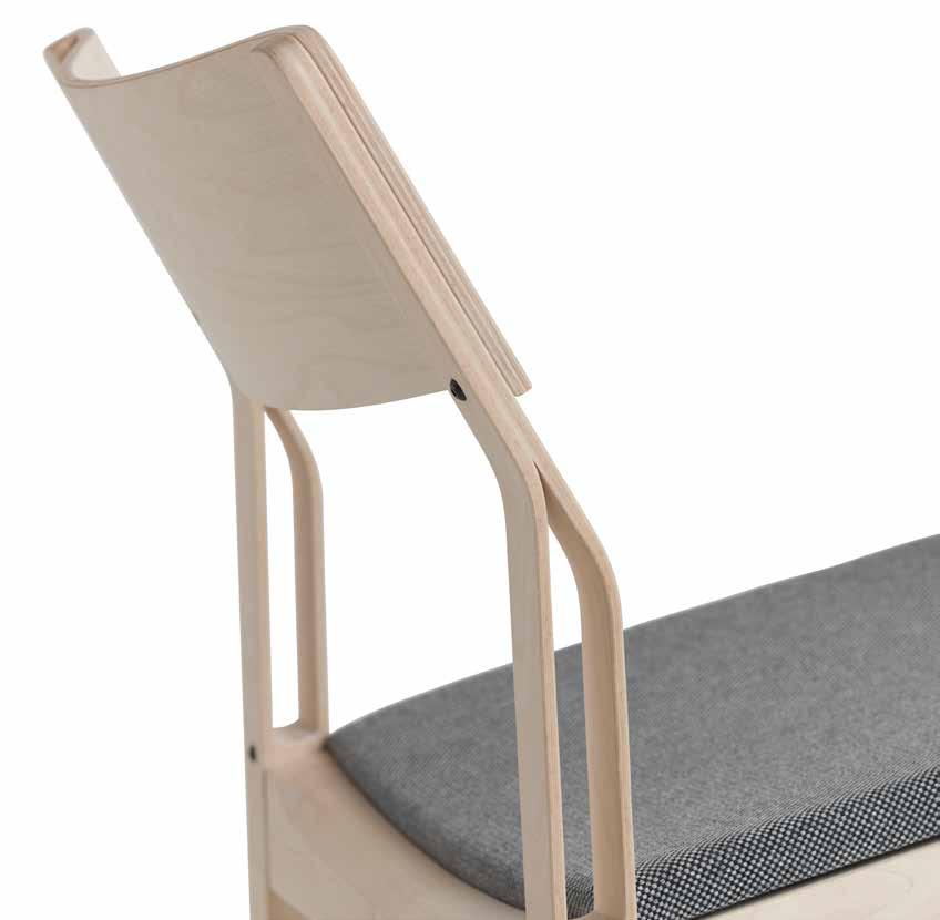 SIRI När Sami Kallio formgav vår stapelbara stol Siri, gav han den ett helt eget uttryck genom en karaktäristisk detalj i ryggen.