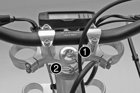 ( s 97) Kontrollera strålkastarinställningen. ( s 99) 12.9 Demontera den nedre gaffelkronan (200 XC W US, 250 XC W US, 300 EXC BR, 300 XC W US) Förarbete Palla upp motorcykeln på mc-lyften.