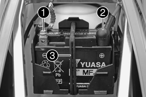 15 ELSYSTEM 94 15.1 Demontera batteriet (alla 200/250/300 modeller) Risk för kroppsskador Batterisyra och batterigaser kan ge svåra frätskador. Förvara batterier utom räckhåll för barn.