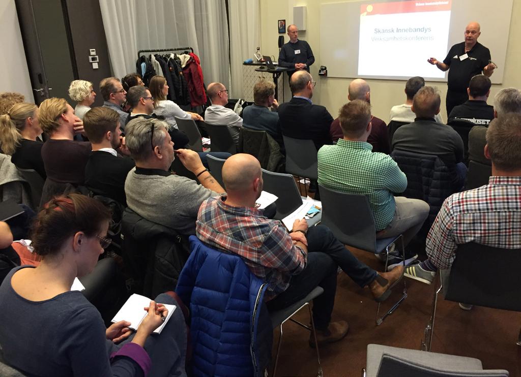 instruktörer, kommittéledamöter och distriktslagsledare för en intern arbetskonferens på Quality Hotel