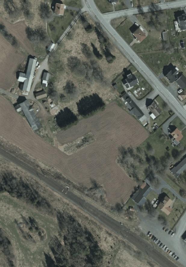 Översiktsbild över de båda planområdena, området för ny väg och tunnel till vänster och befintlig plankorsning till höger.