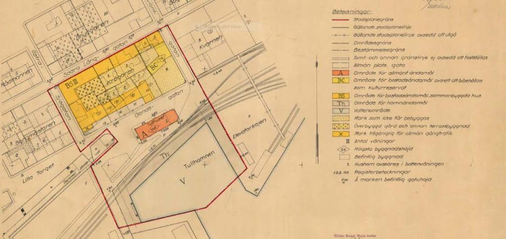 Stadsmuren omgav då nästan hela Kvarnholmen som utgjorde den historiska stadskärnan. Den plats där Tullhuset står idag upptogs av stadsmuren. Se karta nedan. Karta över Kvarnholmen från år 1884.