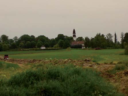 Ekbacken i höjd med sektion 7/500 är ett vackert blickfång. Kyrkan i Kristberg ligger på en höjd och tornet syns ut över åkermarken.
