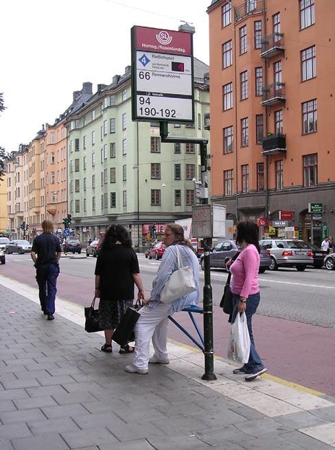 Snyltbänken vid ett av 4:ans busshållsplatser längs Hornsgatan.