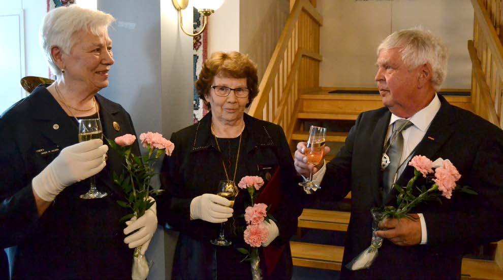 Rebeckalogen nr 10 Ylva instituerades den 8 april 1978. Över 80 personer deltog i festligheterna. Jubelveteranen Marita Byman flankeras av veteranerna Inger Hildén och Sven-Olof Lindroos.