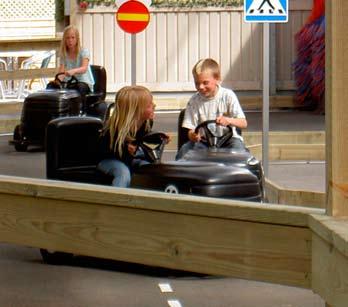 När vi lekt och stojat i tre timmar var det dags för hemfärd. Barnen och vi var trötta och mycket nöjda.