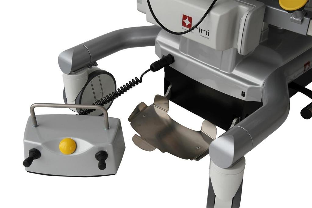Joystick - för upp/ner och rygg Joystick för vagg funktion och elhuvudstöd (tillval) Aktivera/Avaktivera För att ge flexibilitet och bra ergonomisk arbetsposition kan fotkontrollen antingen placeras