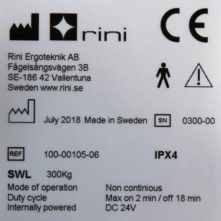 4. Produktens identifieringsskylt Operationsbord RiEye Mk2S Skylten är placerad nedtill på operationsbordet och definierar vissa övergripande