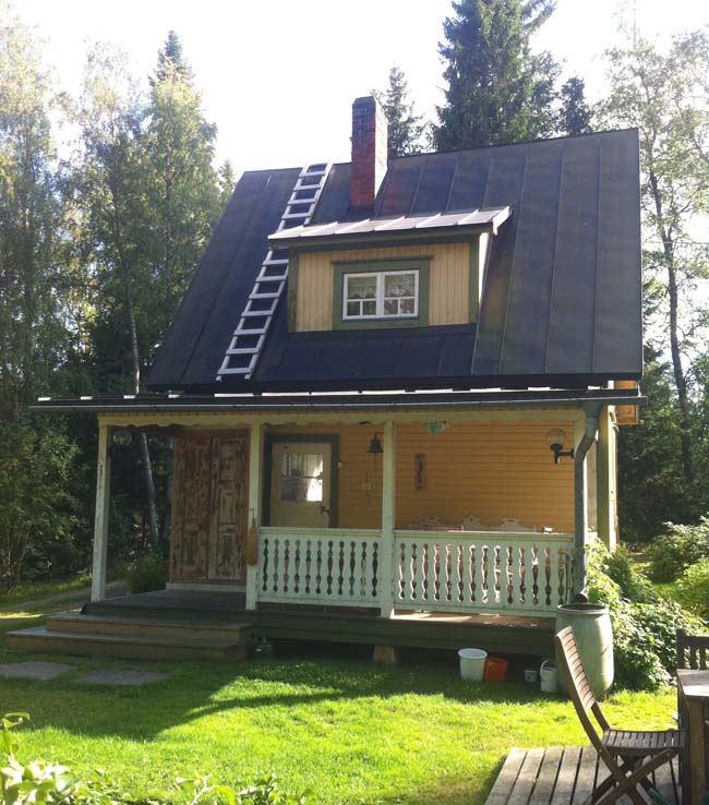 Sommarstugan är i bruk sommartid. Snickarboden/vedlidret 3c är byggd 1935 och tillbyggd med båthus i senare skede.