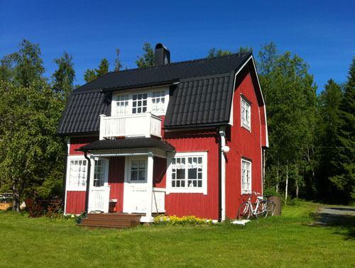 STRANDVÄGEN 114 (RNr 8:77) Sommarstugan är byggd mellan 1930 och