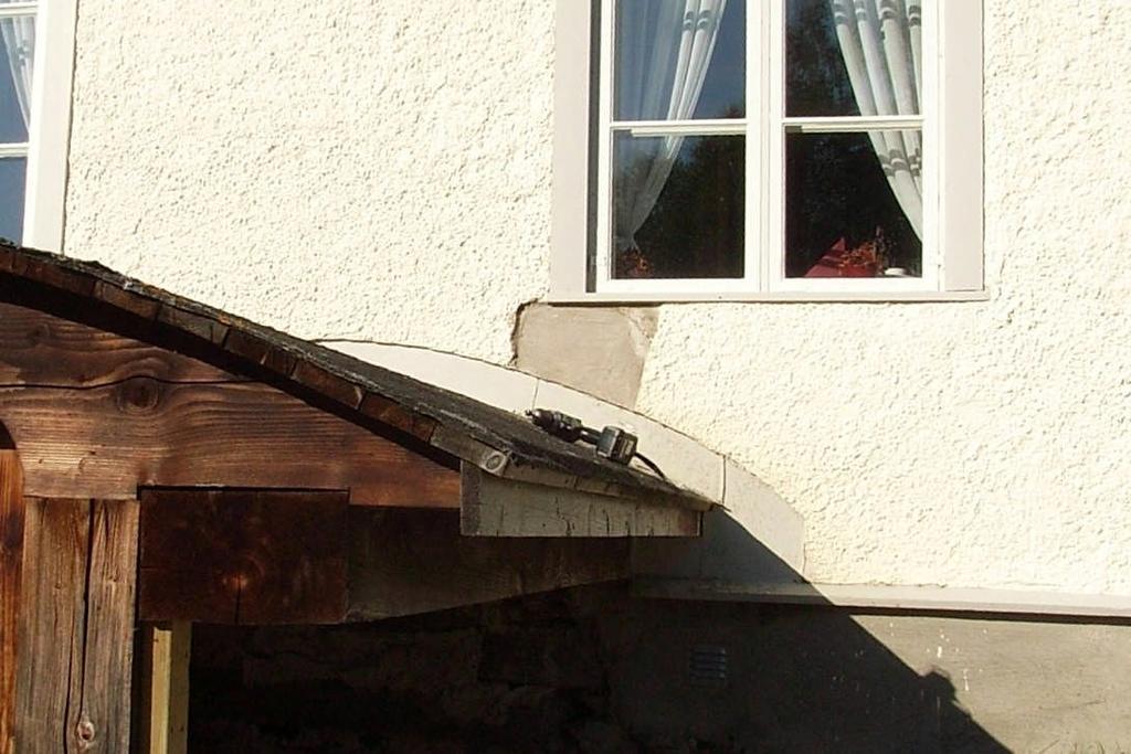 Lerbruket är pålagt Skadan i putsen på C-väggen är åtgärdad, och ingen