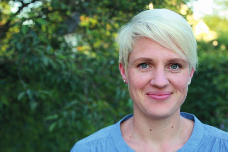 Där läser och pratar vi om texter ur bibeln. Och sedan gör vi en praktisk sak Vilka får vara med? På hösten det år man fyller 3 år är man välkommen att vara med i söndagsskolan.
