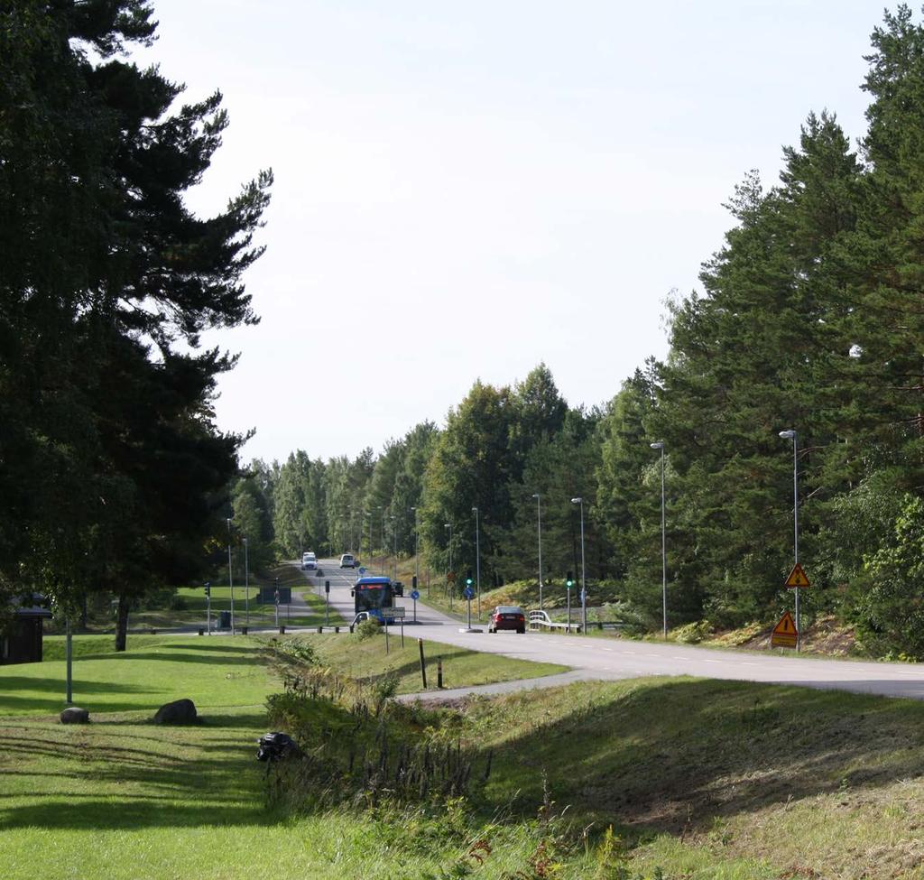 Koppling 1 Vid korsningen Västra Skogsrovägen/Timmervägen finns idag en tydlig entrépunkt och koppling till omgivningen.