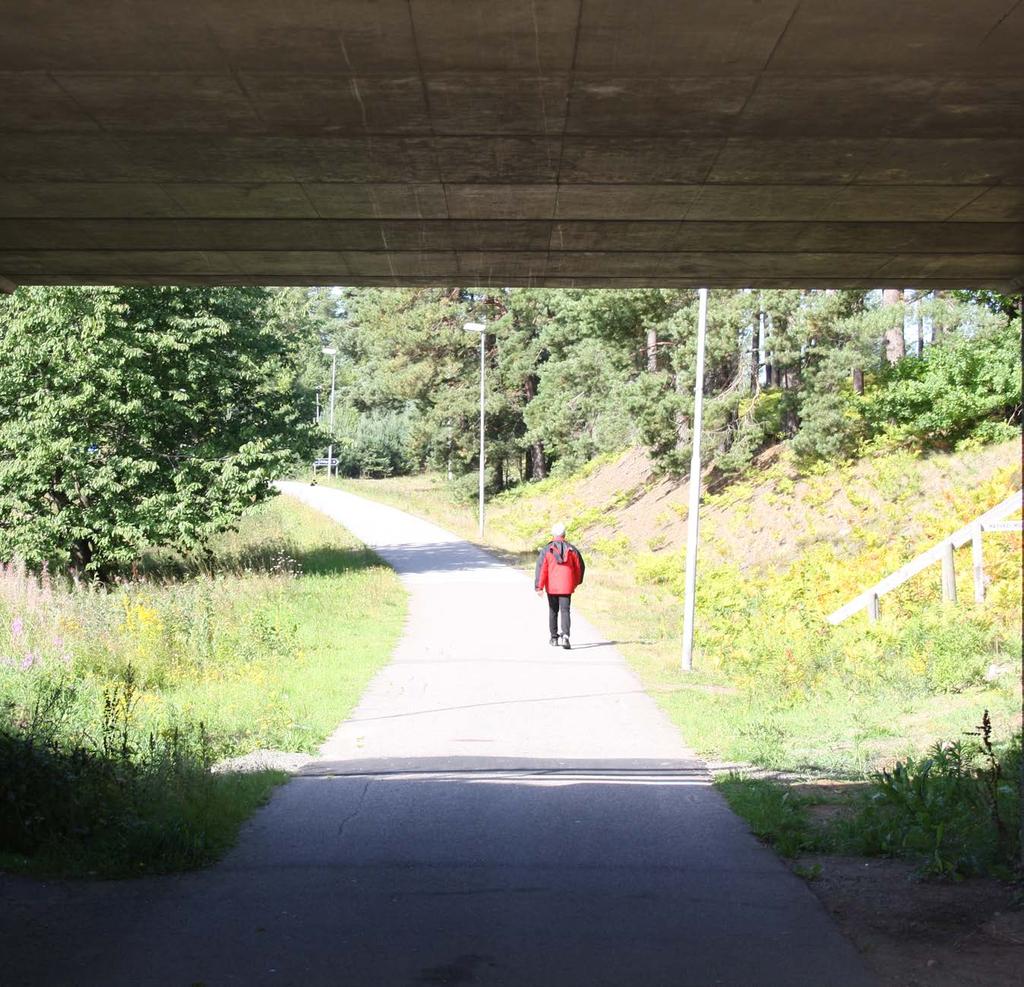 Kopplingen stärks av föreslagen på- och avfart på väg 26 vilket leder trafikanten direkt in i stadsdelens centrala delar.