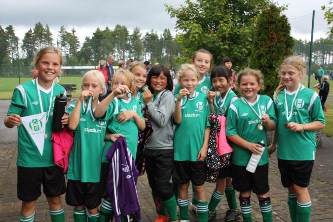 Här bjöds det på olika aktiviteter som bollkastning, straffsparksläggning, chokladhjul och