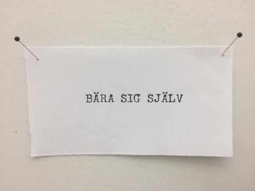 Materialet håller trots att det är så stora skulpturer med tunna väggar och små tyngdpunkter som de balanserar på.