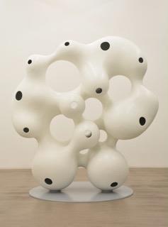 Konst i offentliga rum Inspiration finner Eva bland annat hos konstnärerna Louise Bourgeois, Tony Cragg och Antony Gormley som alla arbetar skulpturalt.